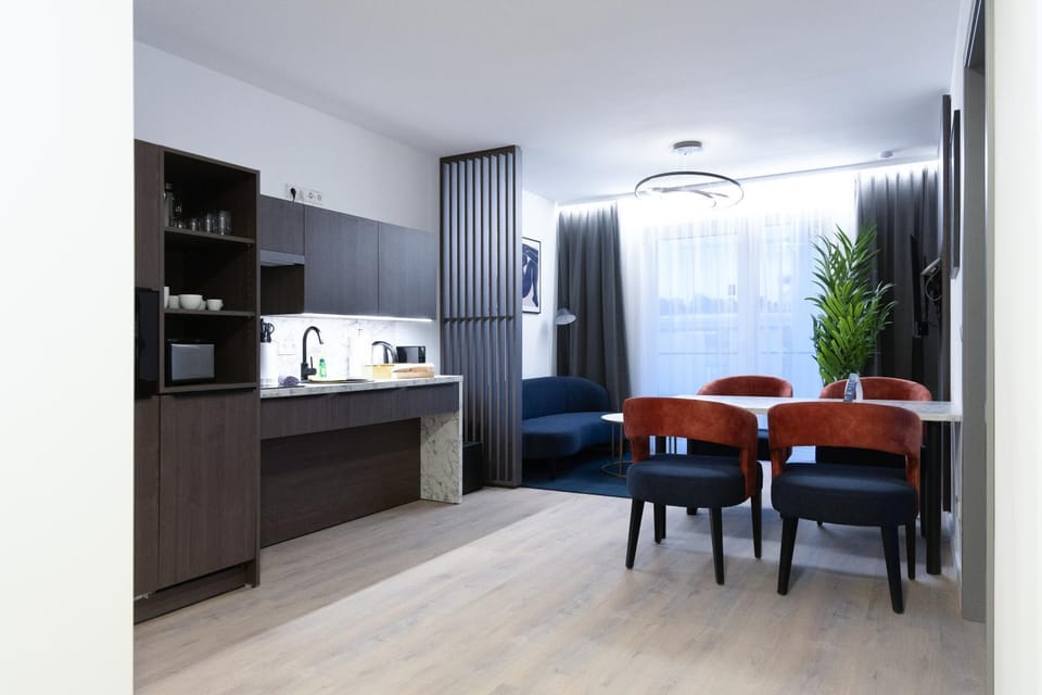 Coffee/tea facilities, Kitchen or kitchenette, Living room, Photo of the whole room, Seating area, Dining area