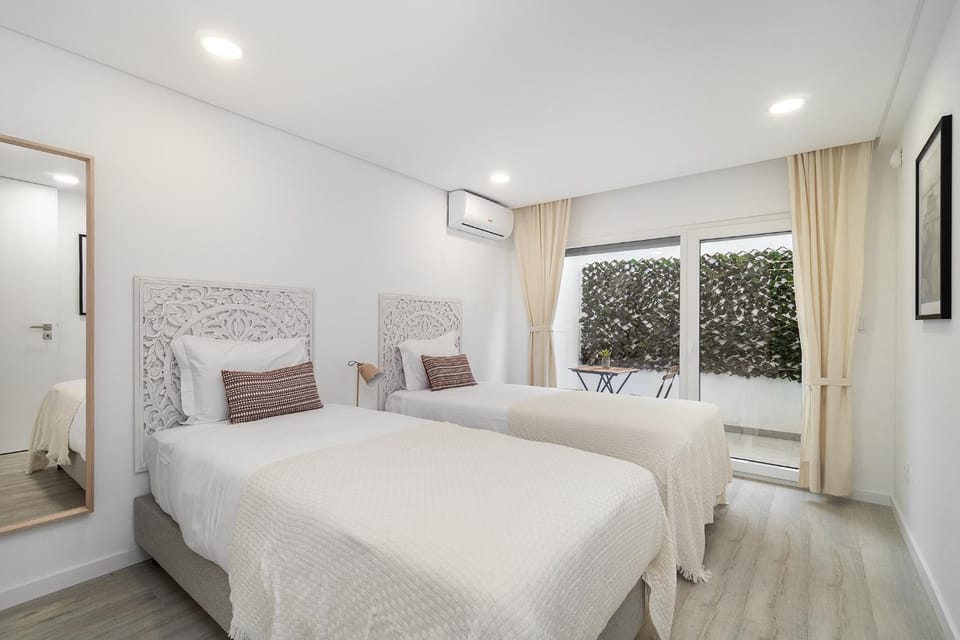 Bedroom, air conditioner