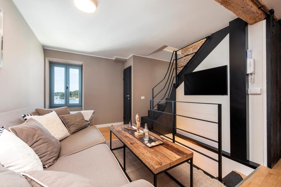 Communal lounge/ TV room, Living room, Seating area