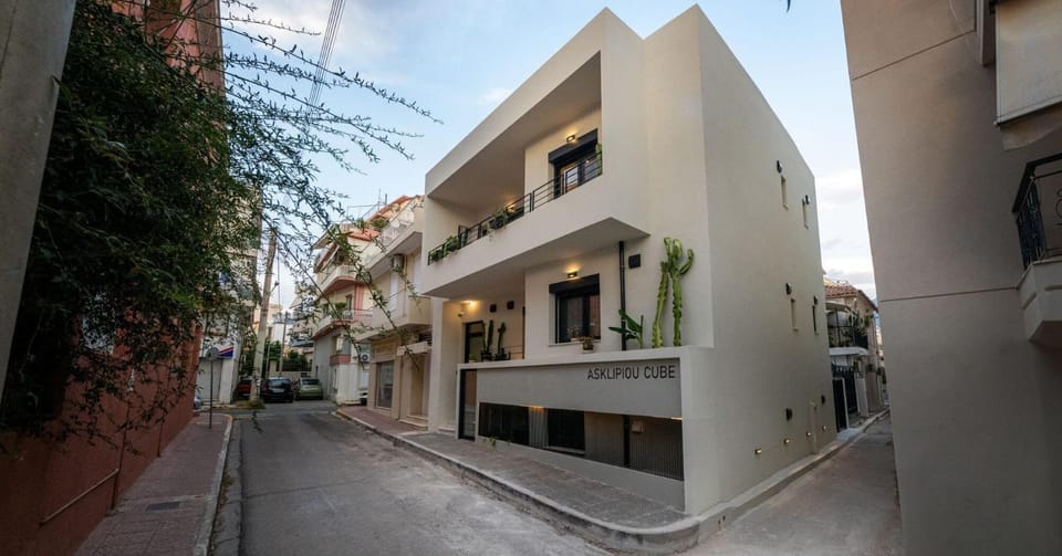 Property building, Day, Neighbourhood, Balcony/Terrace, Street view