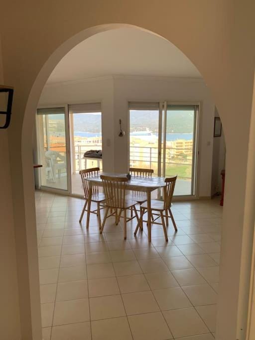 Les Cistes Appt type 3 avec terrasse vue sur mer Apartment in Propriano