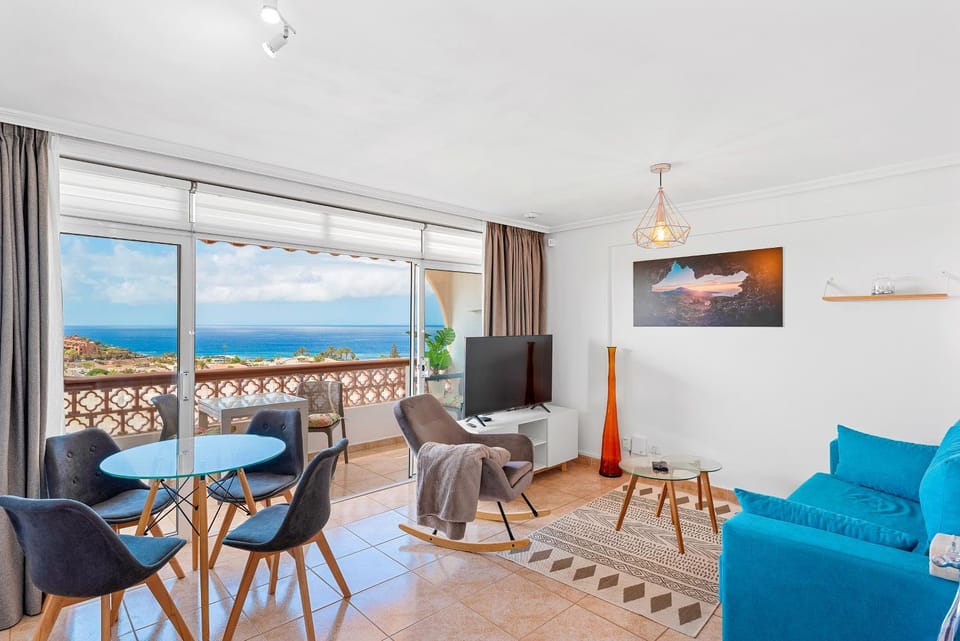 TV and multimedia, Living room, Seating area, Dining area, Sea view