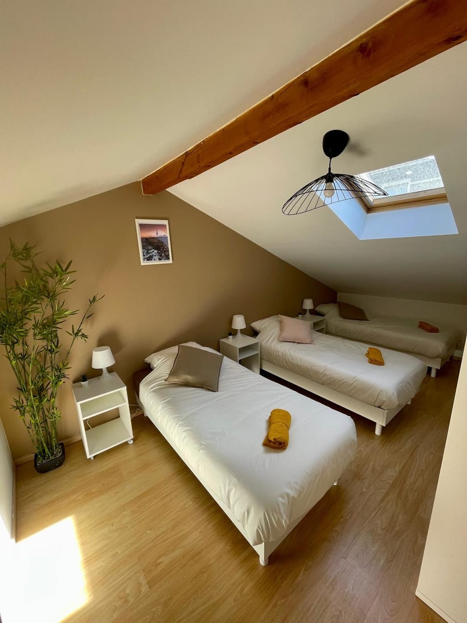 Bed, Photo of the whole room, Bedroom, towels