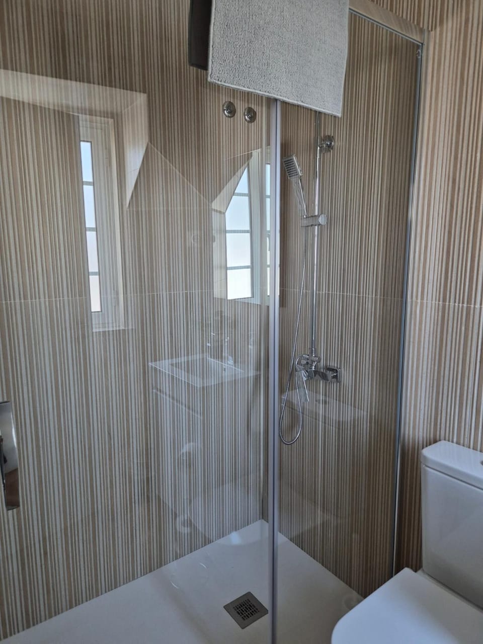 Shower, Bathroom, towels