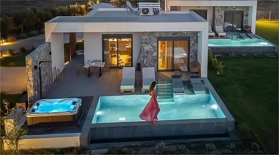 Property building, Swimming pool
