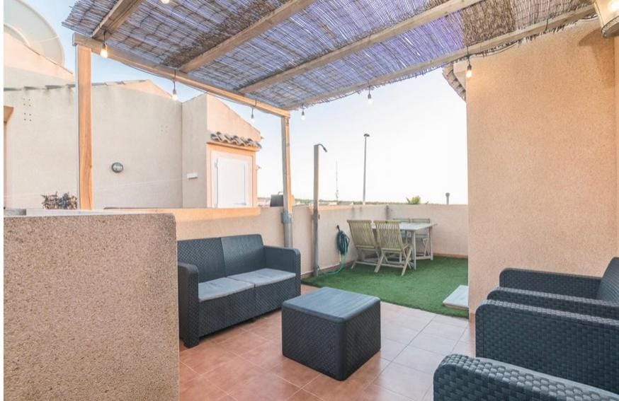 Bungalow en la Playa con Terraza Soleada, Jacuzzi, Solarium, Piscina comunitaria Apartment in Alacantí