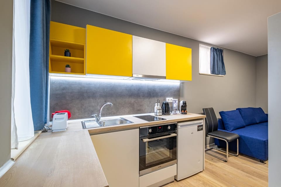 Kitchen or kitchenette, Dining area, oven, stove