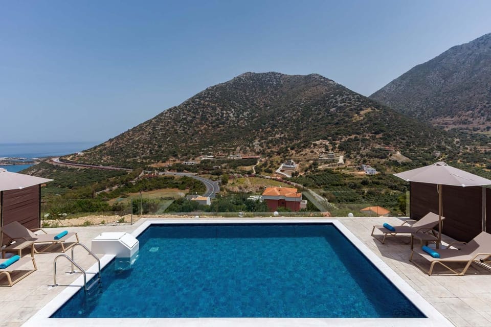 Day, Natural landscape, Mountain view, Sea view, Swimming pool, sunbed