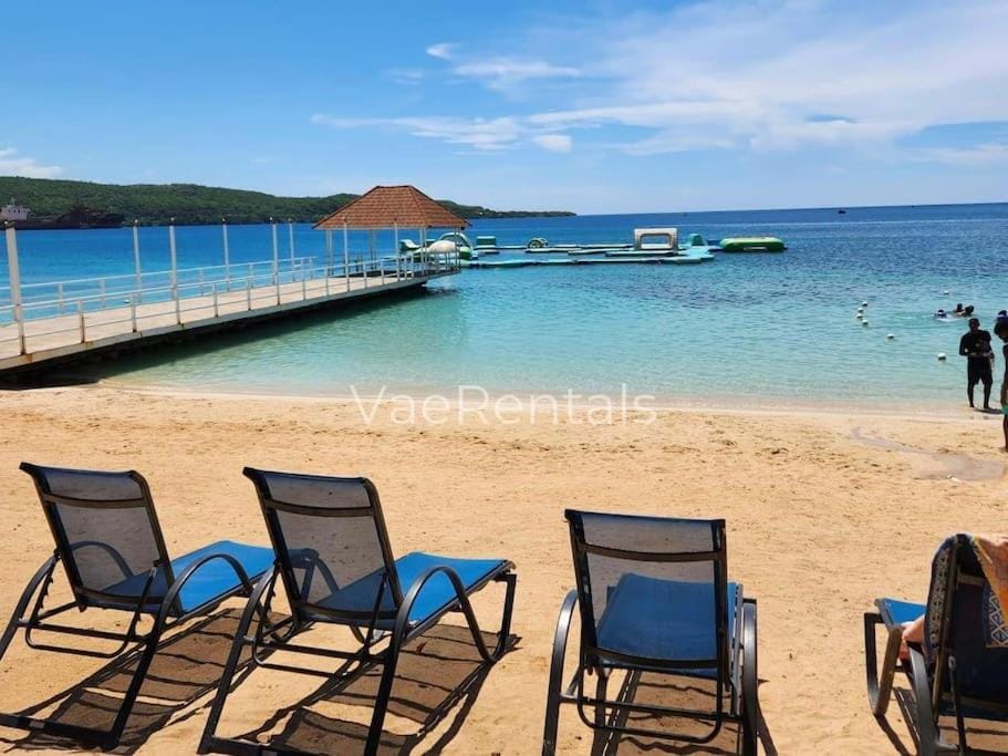 Vae Luxury Paradise - Free Beach&Pool Access Villa in St. Ann Parish