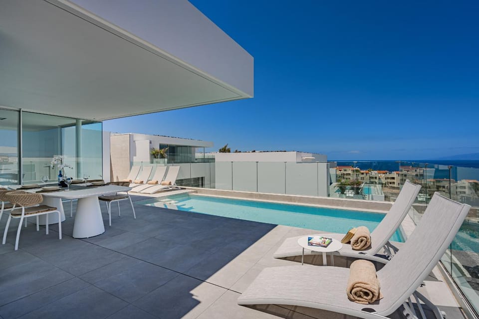 View (from property/room), Balcony/Terrace, Pool view, Sea view