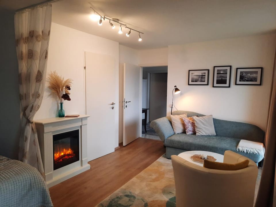 Seating area, fireplace