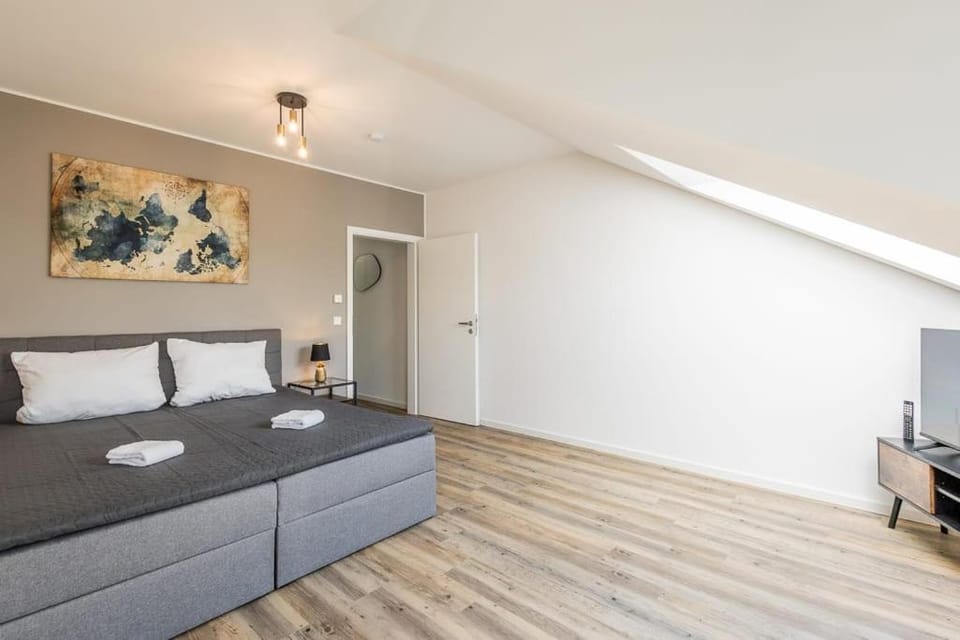 Sky Penthouse 07 I Aufzug I TV I Terrasse I BBQ Apartment in Hamm