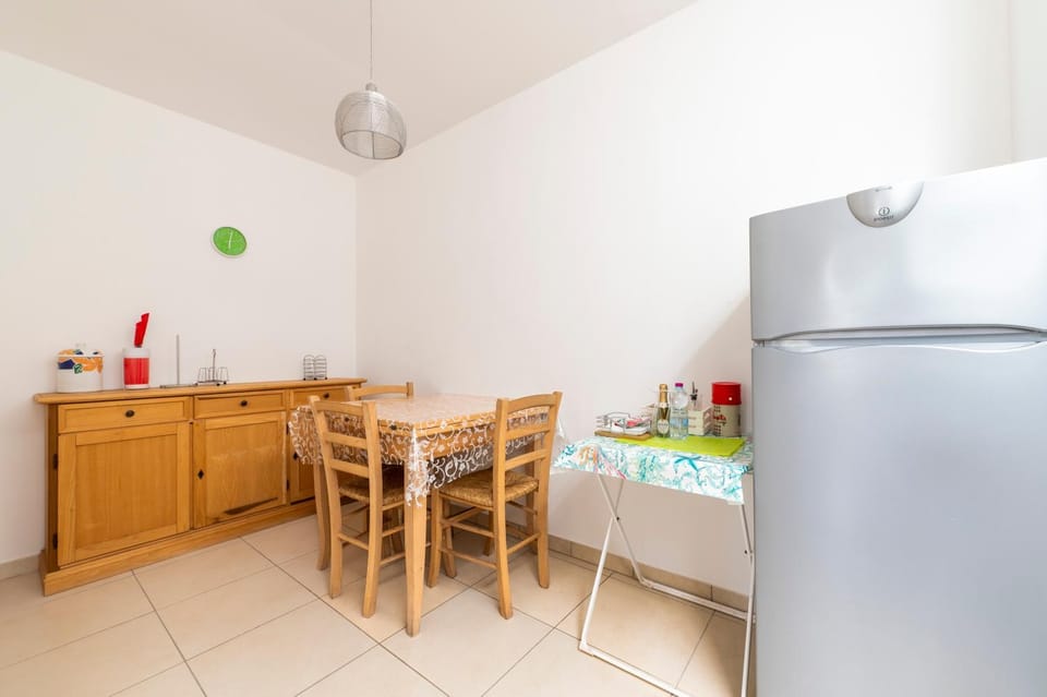 Property building, Kitchen or kitchenette, Living room