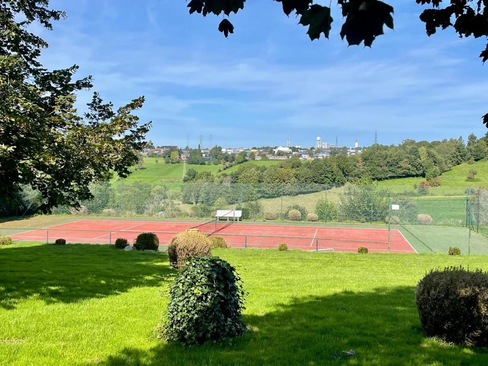 Tennis court