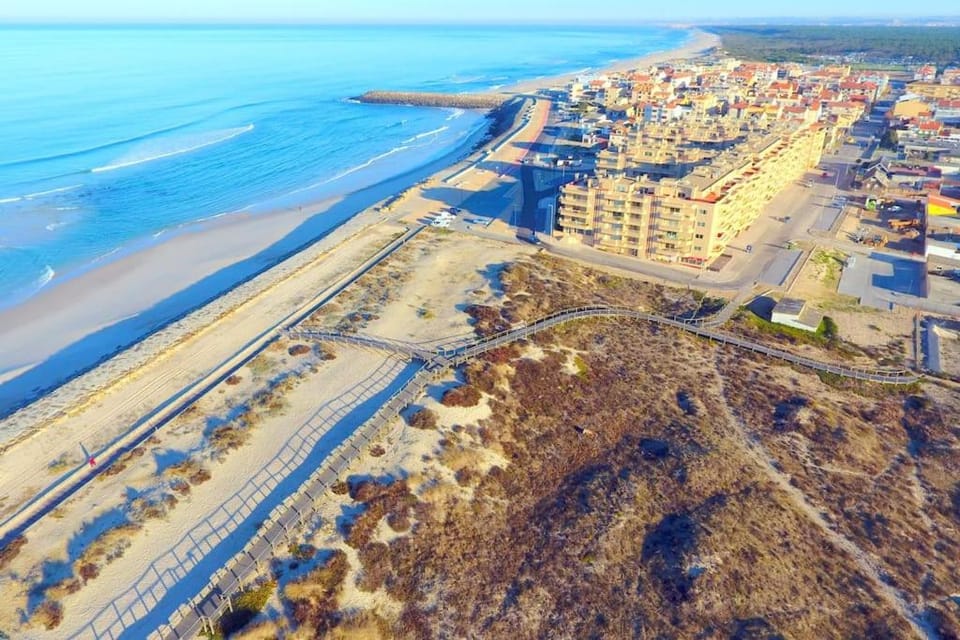 Pool and sea view accommodation 50 m sea Apartment in Aveiro District, Portugal