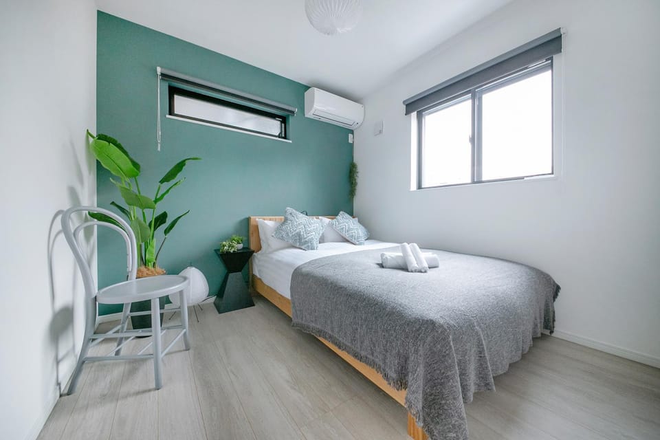 Bed, air conditioner
