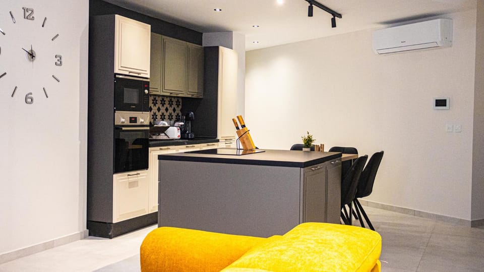 Kitchen or kitchenette, Living room, Dining area