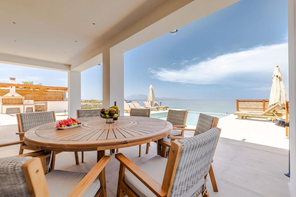 Balcony/Terrace, Sea view, Swimming pool