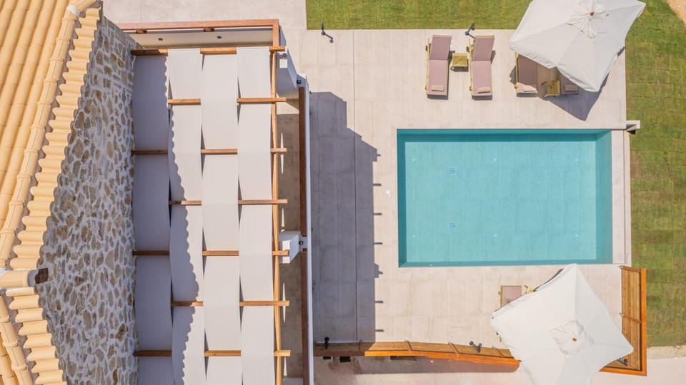 Bird's eye view, Swimming pool
