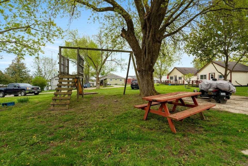 Enjoy The Outdoors at Rice Lakes House in Otonabee-South Monaghan