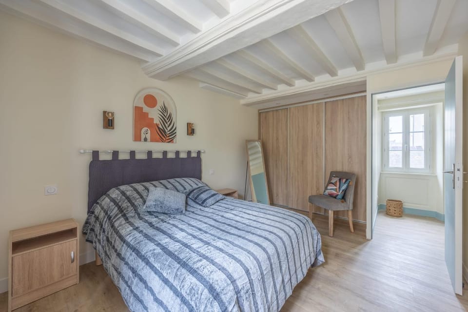 Bed, Photo of the whole room, Bedroom, wardrobe