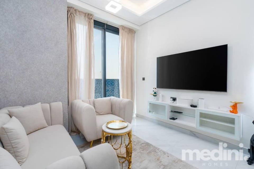 150Mbps WiFi · 2BR · Private Pool Apartment in Dubai