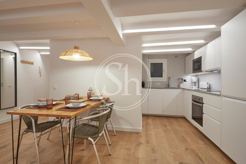 Kitchen or kitchenette, oven