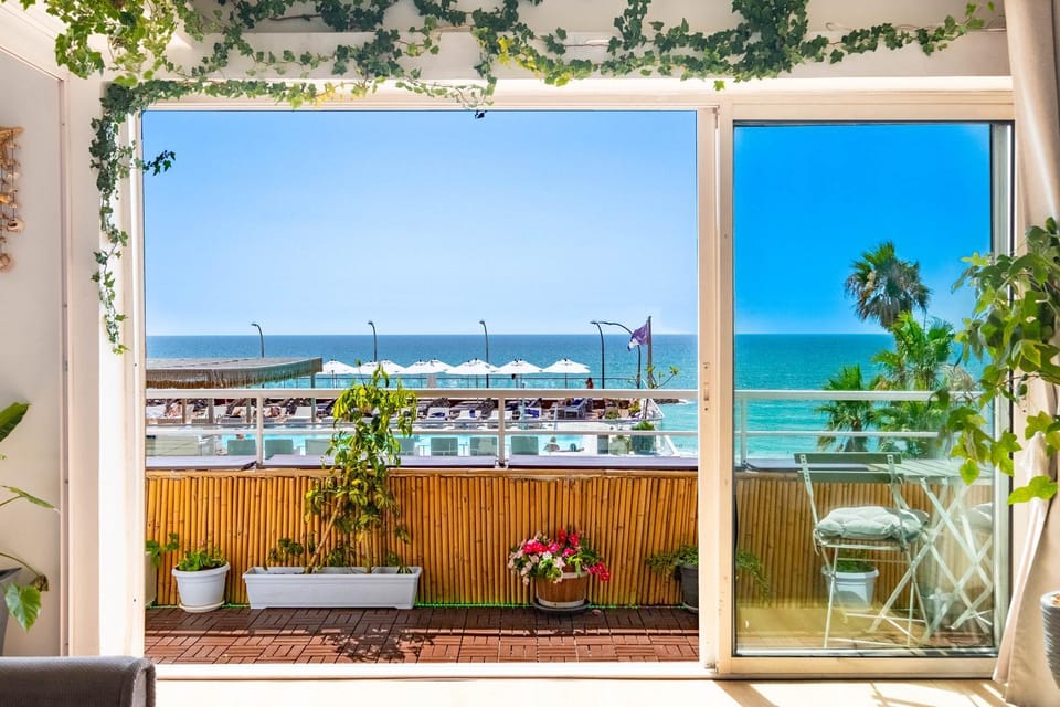 Balcony/Terrace, Seating area, Beach, Pool view, Sea view