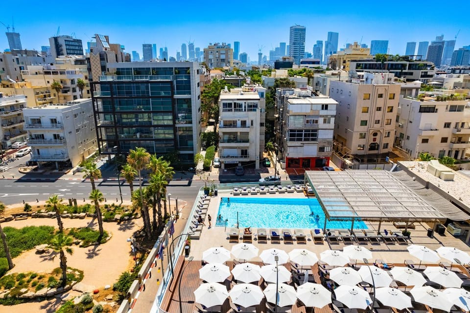 Property building, Pool view, Sea view