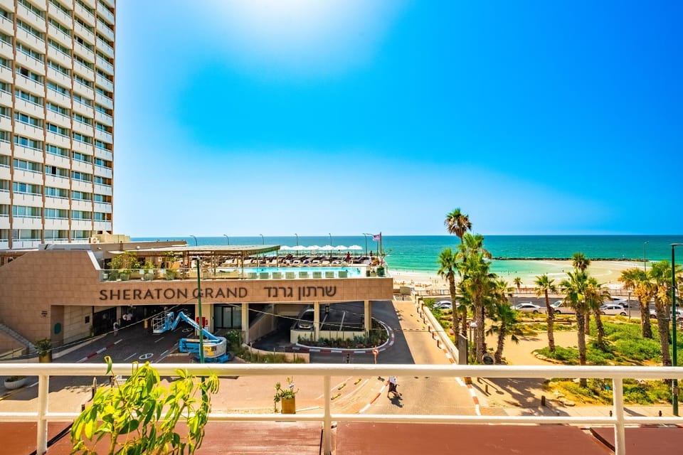 Pool view, Sea view