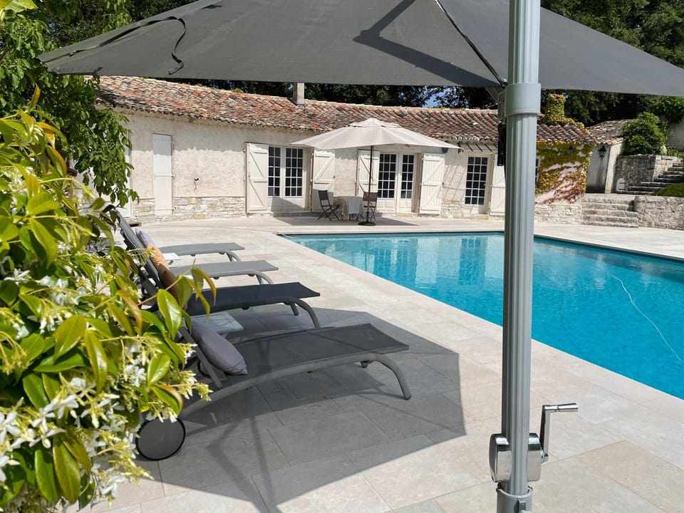 Swimming pool, sunbed