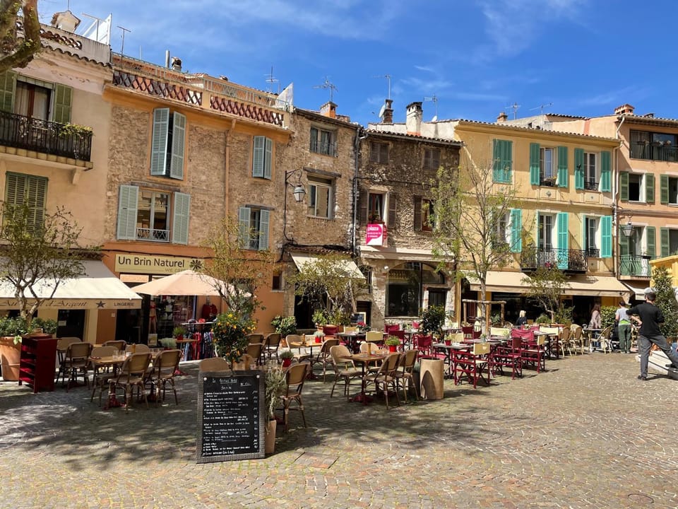 Restaurant/places to eat, City view