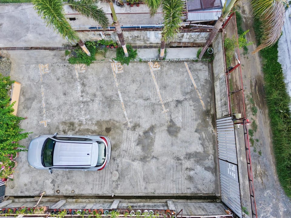 Bird's eye view, Parking