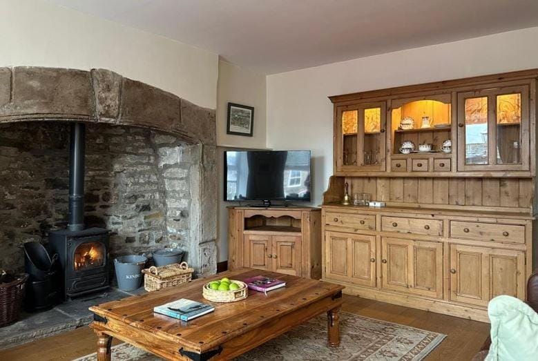 TV and multimedia, Living room, fireplace
