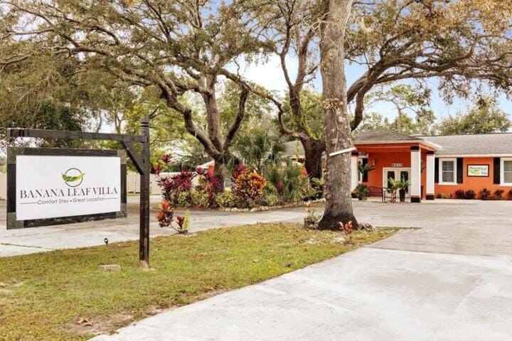 Banana Leaf Villa-Vintage Vibes Suites House in Orlando