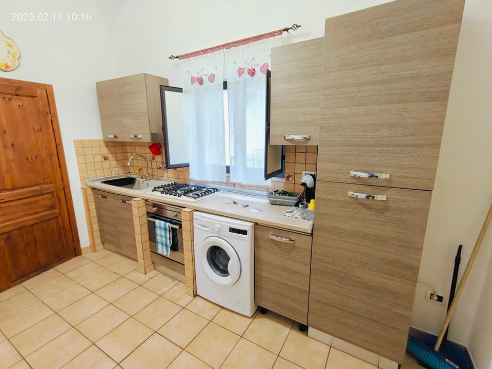 Kitchen or kitchenette, oven, stove, washing machine