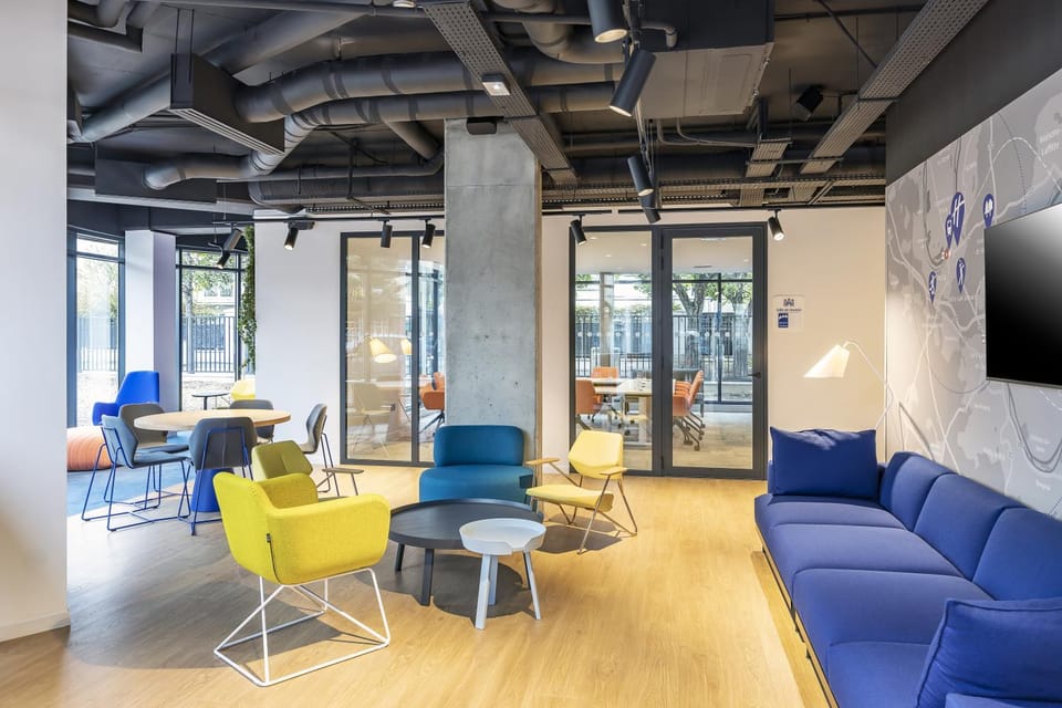 Communal lounge/ TV room, TV and multimedia, Seating area