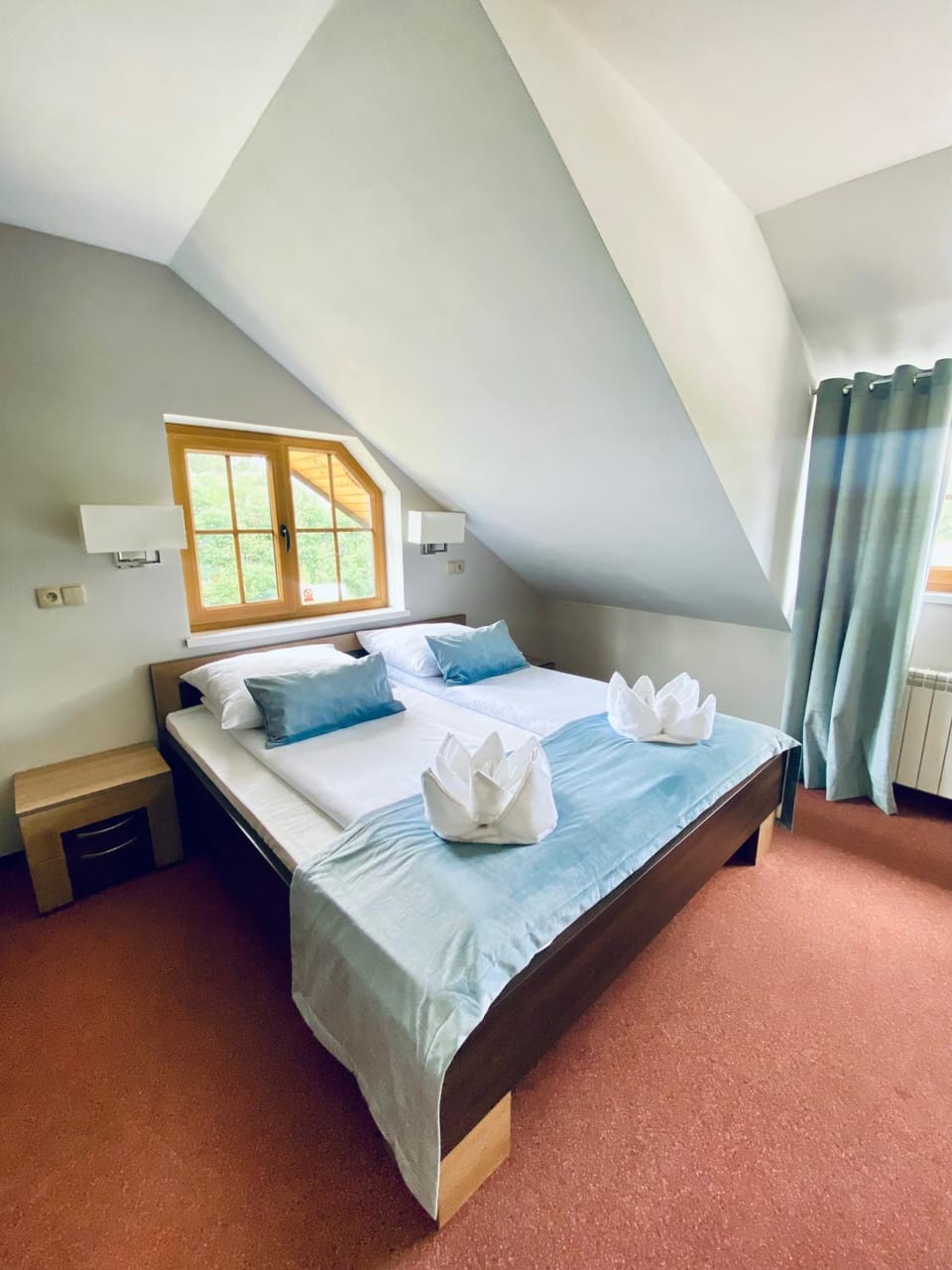 Bed, Photo of the whole room, Bedroom, towels