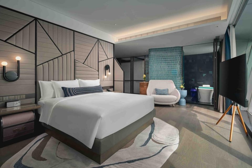 Bed, TV and multimedia, Bedroom