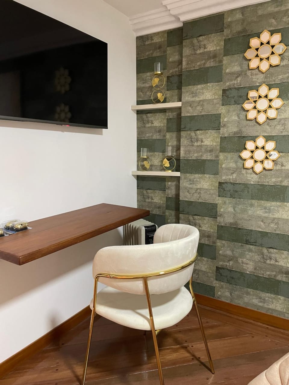 TV and multimedia, Seating area