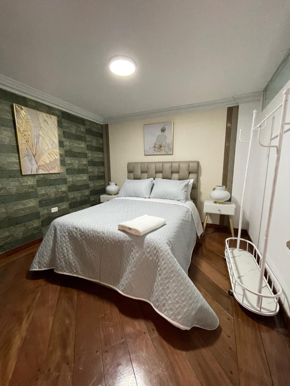 Bed, Photo of the whole room