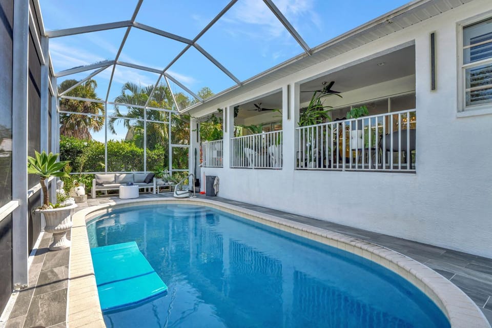 Privacy Pool Gulf Access and Luxury House in Bonita Springs