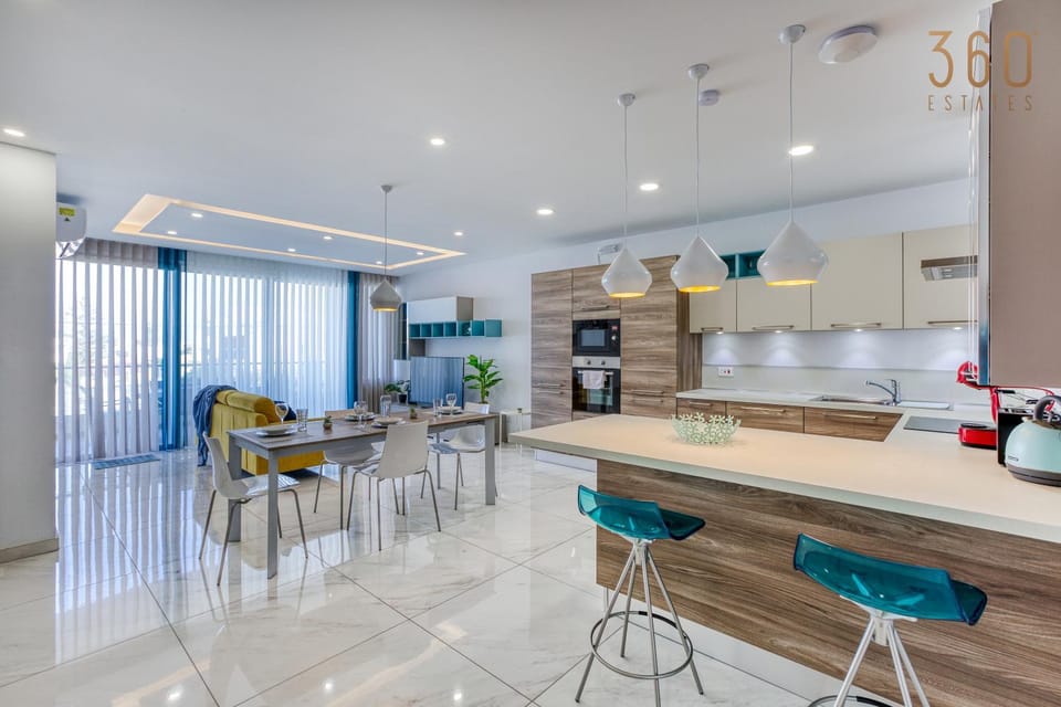 Kitchen or kitchenette, Living room, Seating area, Dining area, minibar, oven, pet friendly, stove