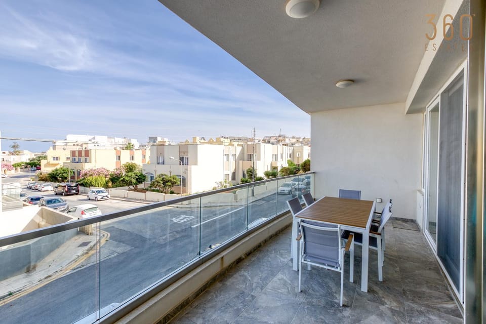 Property building, Patio, Day, View (from property/room), Balcony/Terrace, Living room, Seating area, Dining area