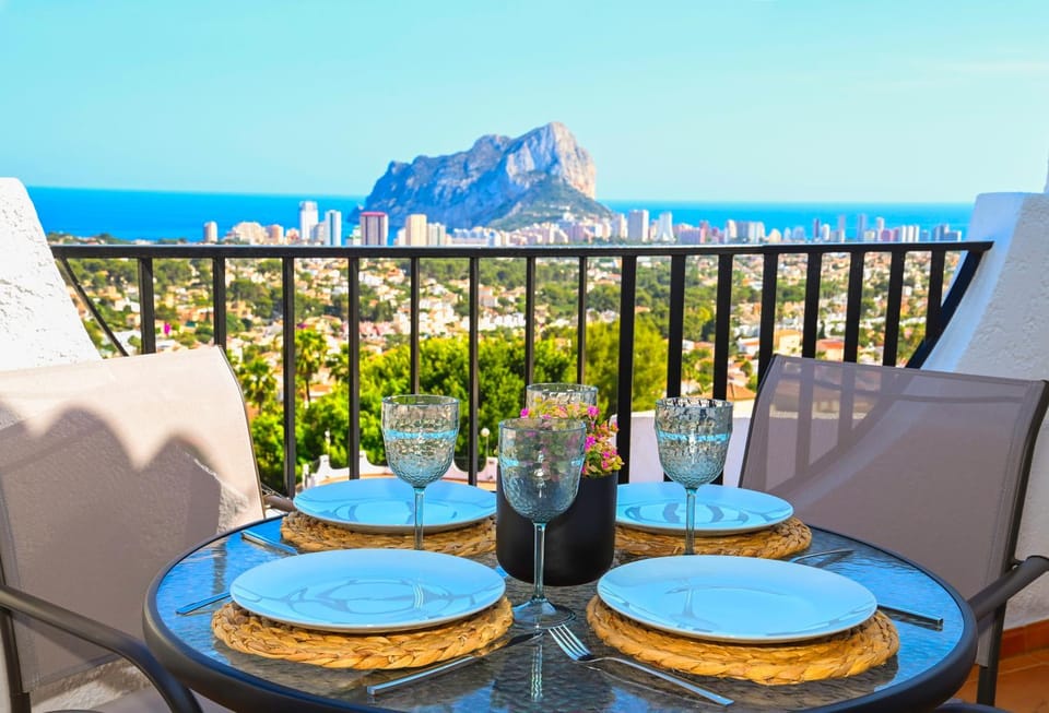 Day, Natural landscape, View (from property/room), Balcony/Terrace, Dining area, Mountain view, Sea view