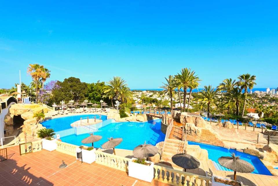 Day, Pool view, Swimming pool, sunbed