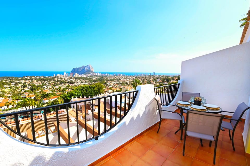 Patio, Nearby landmark, Day, Natural landscape, View (from property/room), Balcony/Terrace, Seating area, Dining area, City view, Mountain view, Sea view