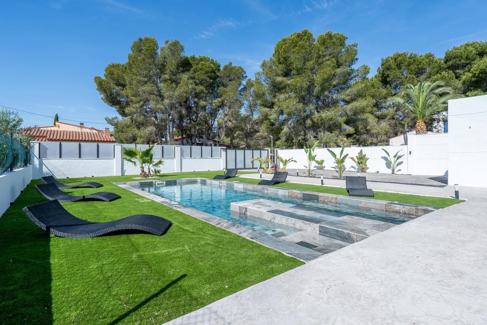 Garden, Pool view, sunbed