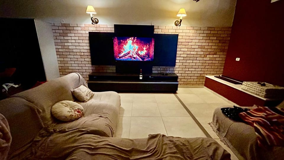 Communal lounge/ TV room, Living room