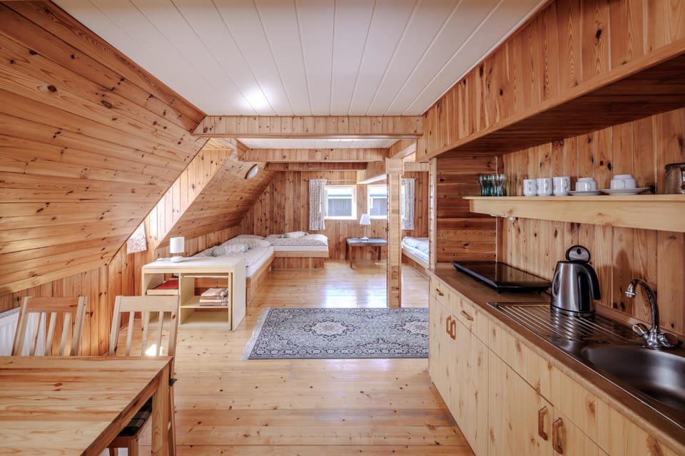 Coffee/tea facilities, Kitchen or kitchenette, Dining area
